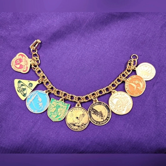 Vintage NASA Charm Bracelet Apollo Moon Mission Astronaut Armstrong Aldrin - Picture 1 of 14